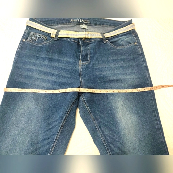 Jean's Denim embroidered jeans. - Picture 5 of 9